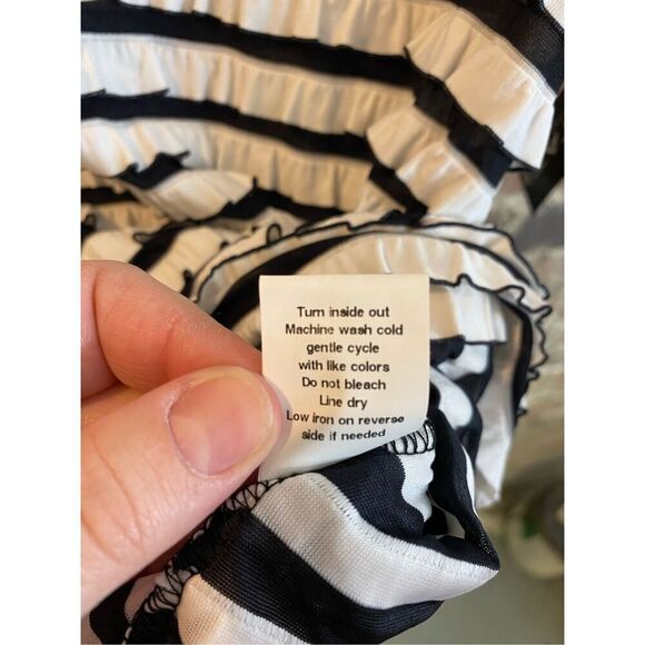 Notations Black & White Ruffle Striped Cap Sleeve T-shirt Blouse women’s Size S - Picture 6 of 9